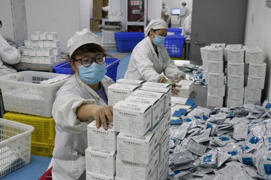 【镇江】句容经济开发区(黄梅街道)苏南药业加紧生产药品保障市场供应